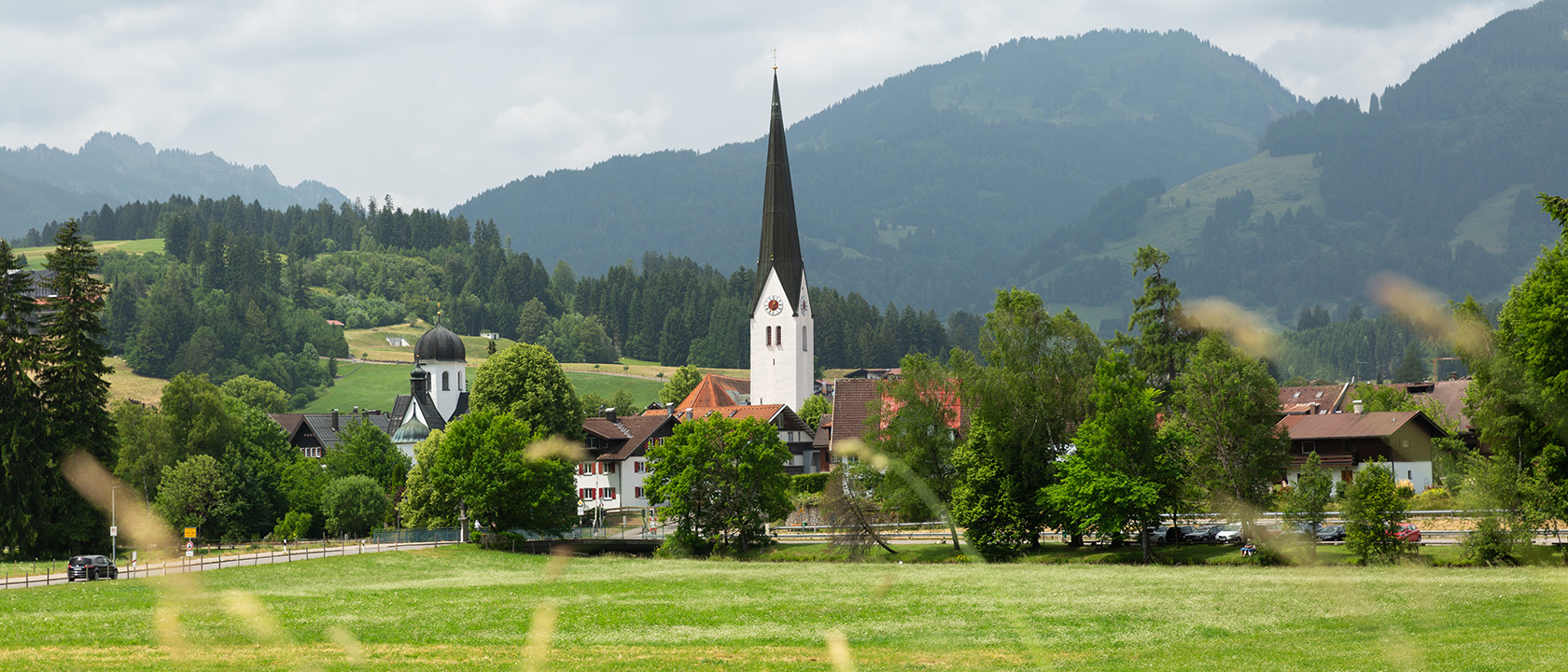 Auenwiese-Landschaft-Fischen-Kirche-1