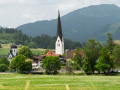 Auenwiese-Landschaft-Fischen-Kirche-1